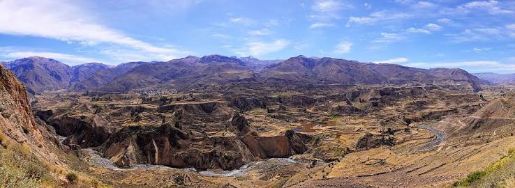 Paysage du canyon du Colca, univers pictural de Mauro Castillo Gamarra